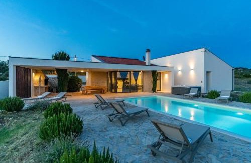 Rastevic Villa | Villa T, spacious with heated pool, hot tub & sauna