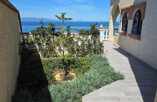 Bni Makada Villa | Villa Tangier vispless pool with panoramic sea view