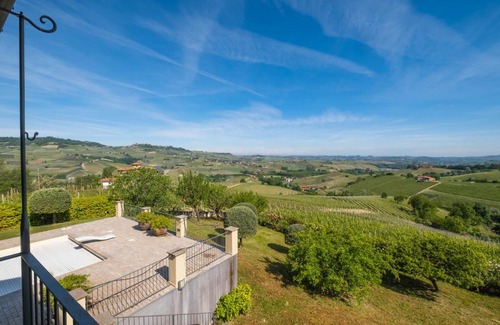 Castiglione Falletto Villa | Villa Tesoro