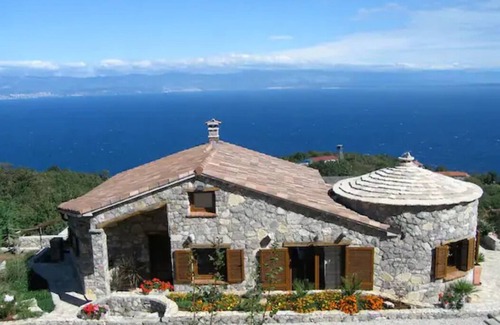 Sveta Jelena Villa | Villa Tramontana - Stone villa with pool & sea views just a few minutes' drive from the beach