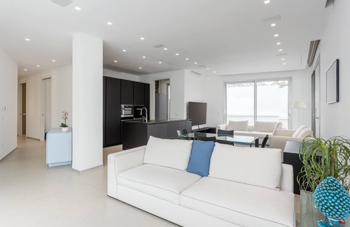 Sferracavallo Villa | Villa 'Tritone' with Sea View, Wi-Fi and Air Conditioning