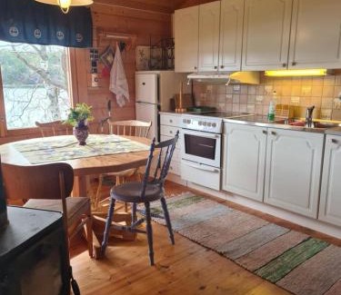 Sund Villa | Villa Västanro Skärgårdsstuga på egen ö med båtskjuts