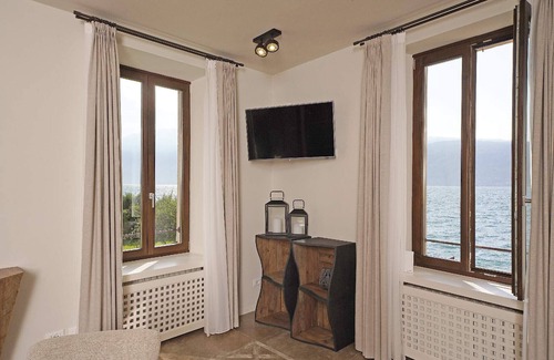 Gargnano Villa | Villa Victoria Lake front