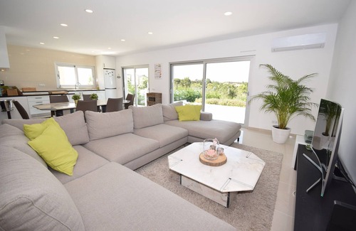 Nadadouro Villa | Villa w/Heated Pool Near Óbidos