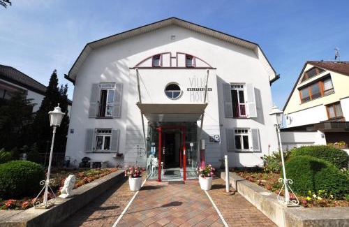 Waldperlach Hotel | Villa Waldperlach by Blattl