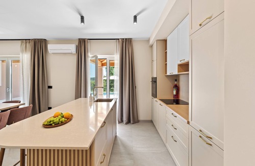 Beram Villa | Villa with a pool for 8 persons iwith a panoramic view and a large garden.