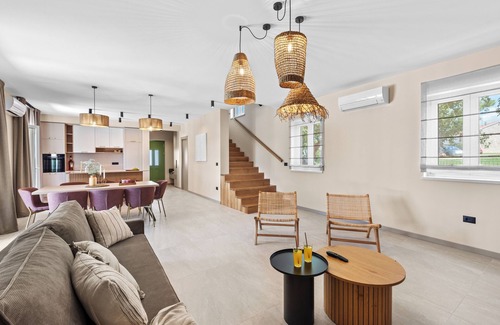 Beram Villa | Villa with a pool for 8 persons iwith a panoramic view and a large garden.