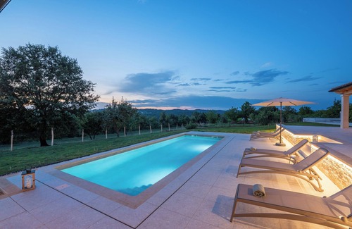 Beram Villa | Villa with a pool for 8 persons iwith a panoramic view and a large garden.