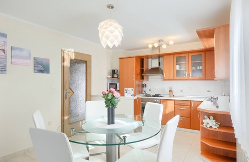 Vizinada Villa | Villa with an infinity pool and beautiful panoramic sea