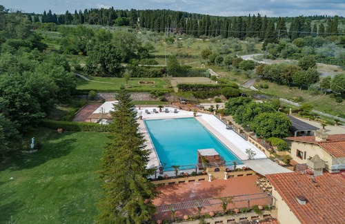 Rignano sull'Arno Villa | Villa with Florence Pool/Breakfast, Quitedian housekeeping, AirCon whirlpool