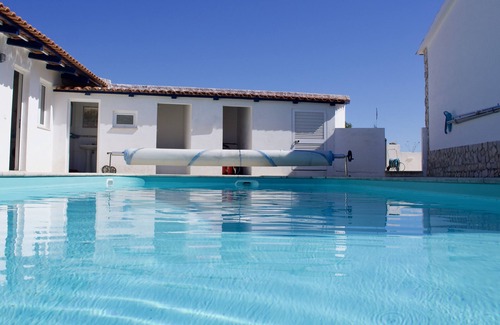 Amoreira Villa | Villa with fabulous views, pool, pool table, table tennis table, 15mins to beach