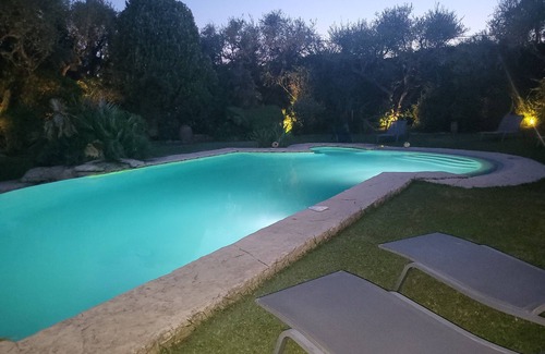 Saint-Laurent-du-Var Villa | Villa with Garden and Pool-Wifi-AC
