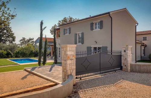 Tar-Vabriga Villa | Villa with pool and garden