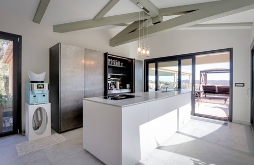 Les Restanques Villa | Villa with pool, By the sea and beaches 5 min. Views of the Bay of Saint Tropez