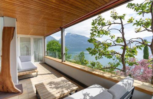 Faulensee Apartment | Villa with pool, garden & direct at lake