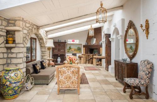 Beaucaire Villa | Villa with pool in Provence -Villa Romantique sleeps up to 12 4 in optional gite