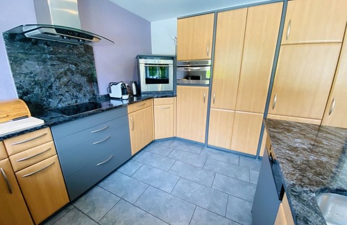 Dottikon House | Villa with Pool: Leon’s Holiday Homes