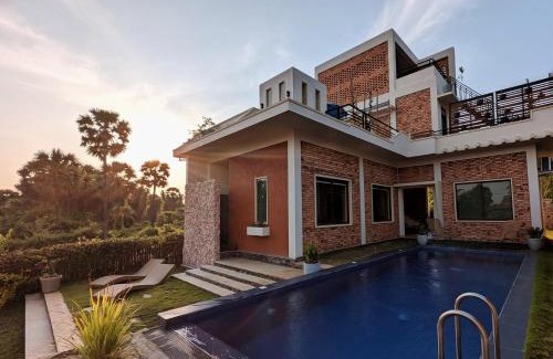 Trincomalee Villa | Villa with Private Pool, 12 mins walk to Beach