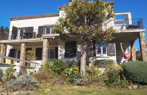 Quillan Villa | Villa with private pool and garden - Free Wifi. Walking distance to TOWN