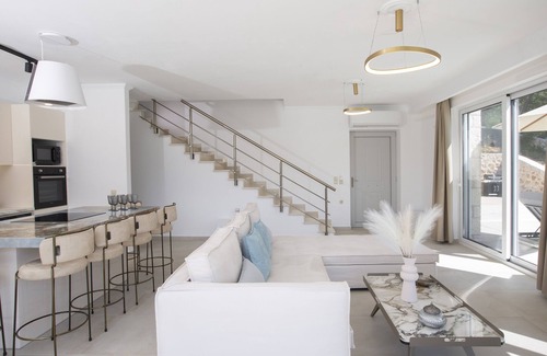 Yenion House | Villa with Sea Views & Jacuzzi