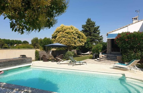 Villelaure Villa | Villa with swimming pool - Authentic escape 8 minutes from Lourmarin!