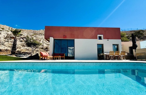 8th Arrondissement Villa | Villa with swimming pool at Les Goudes in the calanques!