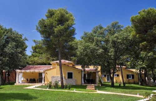 Monterol Villa | Villa with terrace and WiFi 2km from Umag
