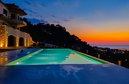 Kiparissia Villa | Villa With Unimpeded View to the Gulf of Kyparisia Next to the Medieval Castle