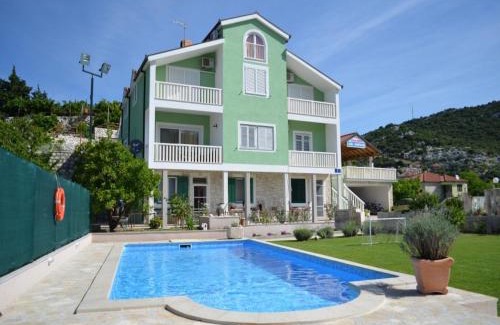 Peracko Blato House | Villa with with 5 apartments in Peracko Blato