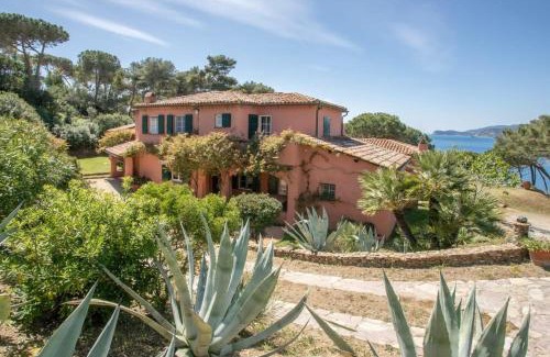 Morcone Villa | Villaflair - Villa Morcone with private beach