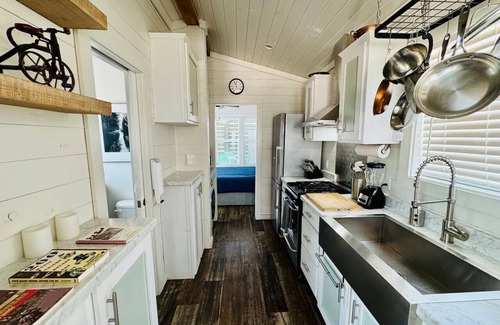 Austin Apartment | Village Farm Bungalow with Pool and Hot Tub