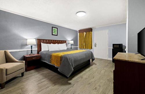 Clarence Hotel | Village Haven Inn & Extended Stay