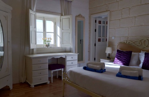 Zebbug Bed & Breakfast | Village Knights Accommodation