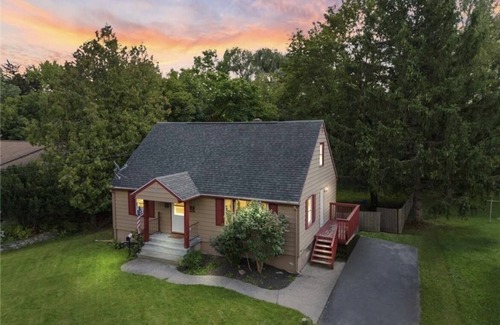 Manlius House | Village of Manlius, two bedrooms & private bathroom available in shared home