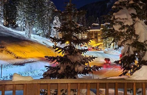Mammoth Lakes House | Village Treehouse #1