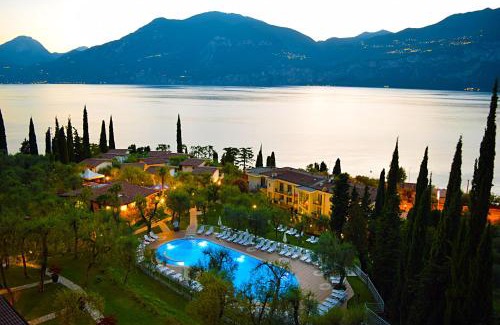 Magugnago Hotel | Villaggio Albergo Casa e Lago