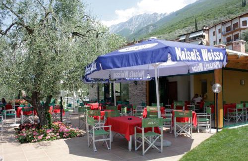 Magugnago Hotel | Villaggio Albergo Casa e Lago