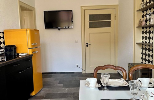 Burg Apartment | VillaKrocker - Elbe cycle path meets wall artwork