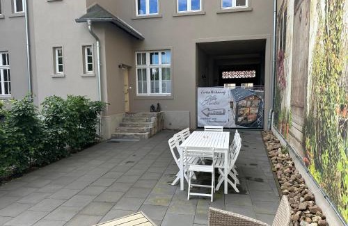 Burg Apartment | VillaKrocker - ElbeRadweg trifft WandKunstwerk