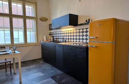 Burg Apartment | VillaKrocker - ElbeRadweg trifft WandKunstwerk