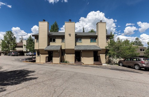 Wildernest Apartment | Villamont #6916 by Summit County Mountain Retreats