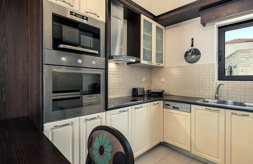 Platanias Town Villa | Villas Platanias 4 bedroom villa II with a heated pool