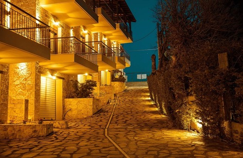 Taxiarkhis Villa | VillasLirtzis
