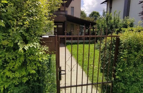 Iasi Villa | Villaweb ap. house&garden 5min to airport&center