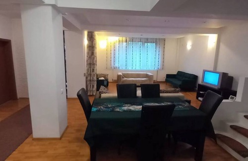 Iasi Villa | Villaweb ap. house&garden 5min to airport&center