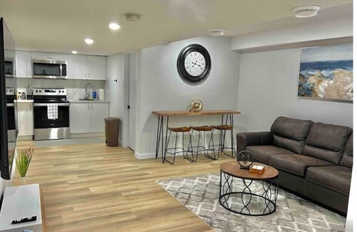 Edmonton Apartment | Vinash Luxury Suite