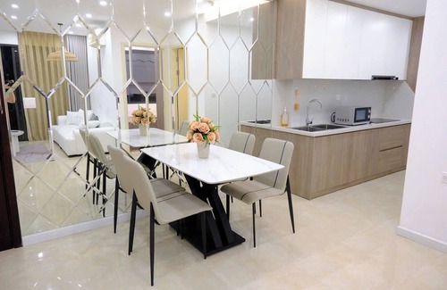 Trung Hoa Nhan Chinh Apartment | Vinhomes D’Capitale | Spacious 2BR for Short or Long Stay