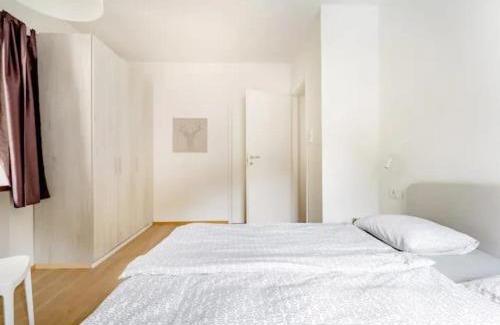 Cornedo All'isarco Hotel | Vintage Castle "Schlosshof " Biker Hotel & B&B