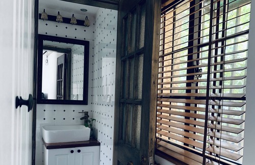 Huaihai Road Commercial Area Apartment | Vintage Studio at the Heart of Shanghai in Former French Concession