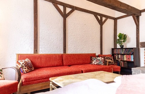 Meidling Apartment | Vintage Viennese 2BR Apt. Near U6 am Schöpfwerk